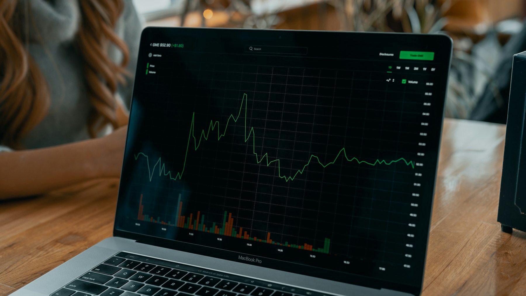 Shopify migration SEO guide: a laptop showing a chart on a desk